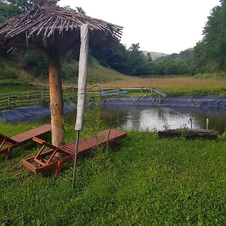 Vajat Tuk Villa Bajina Basta Exteriör bild