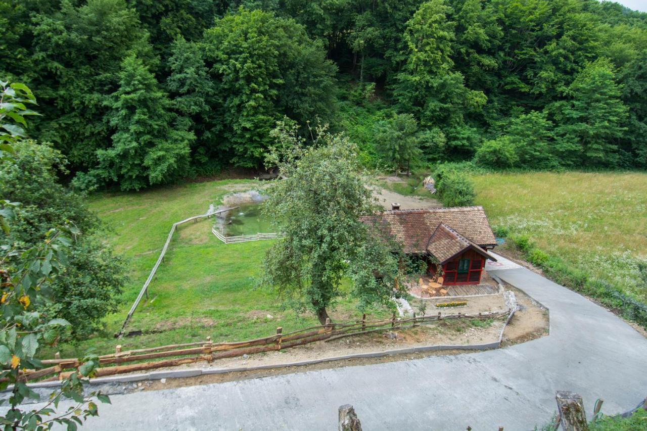 Vajat Tuk Villa Bajina Basta Exteriör bild