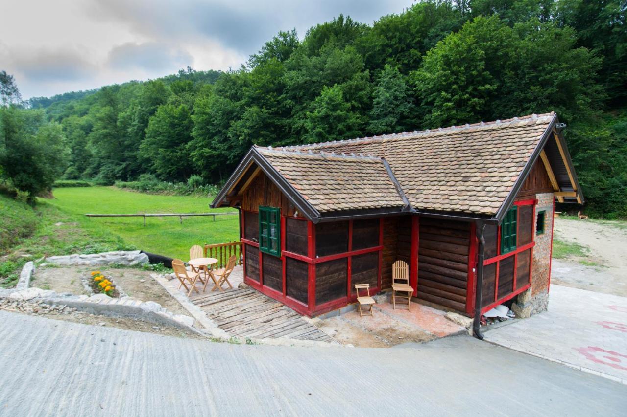 Vajat Tuk Villa Bajina Basta Exteriör bild
