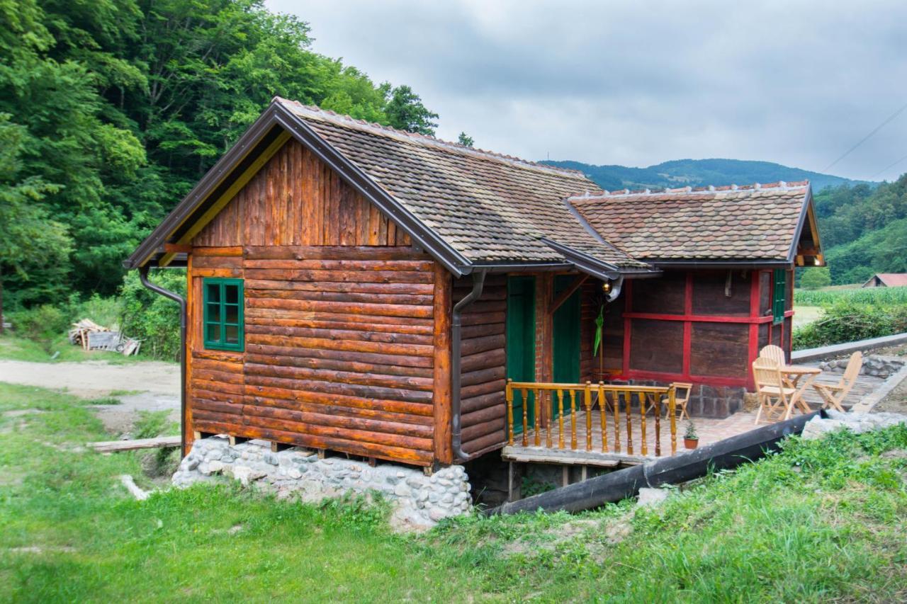 Vajat Tuk Villa Bajina Basta Exteriör bild