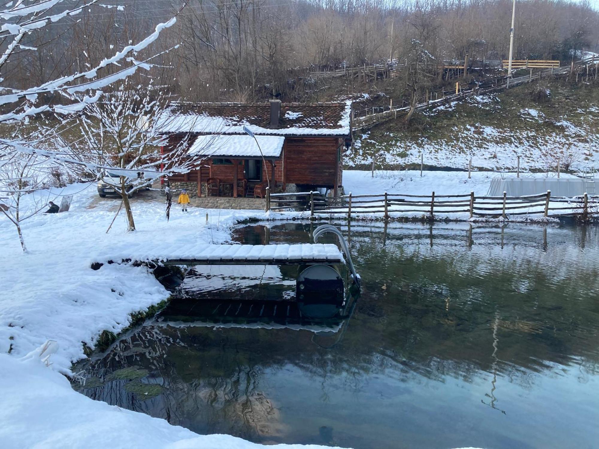 Vajat Tuk Villa Bajina Basta Exteriör bild